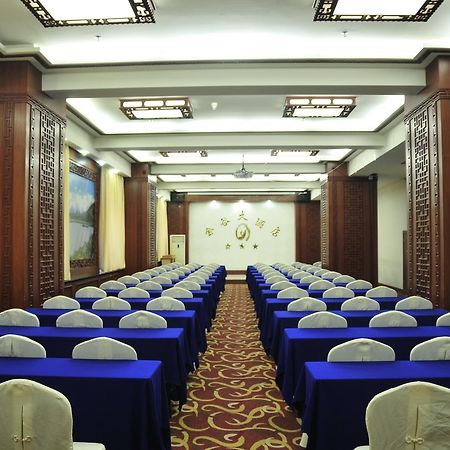 Urumqi Jingu Hotel Extérieur photo